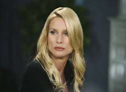 In 2004 she won the 'Golden Globe Awards' for the character 'Edie Britt' in the ABC comedy-drama (Desperate Housewives). In 2004 she won the 'Golden Globe Awards' for the character 'Edie Britt' in the ABC comedy-drama (Desperate Housewives).